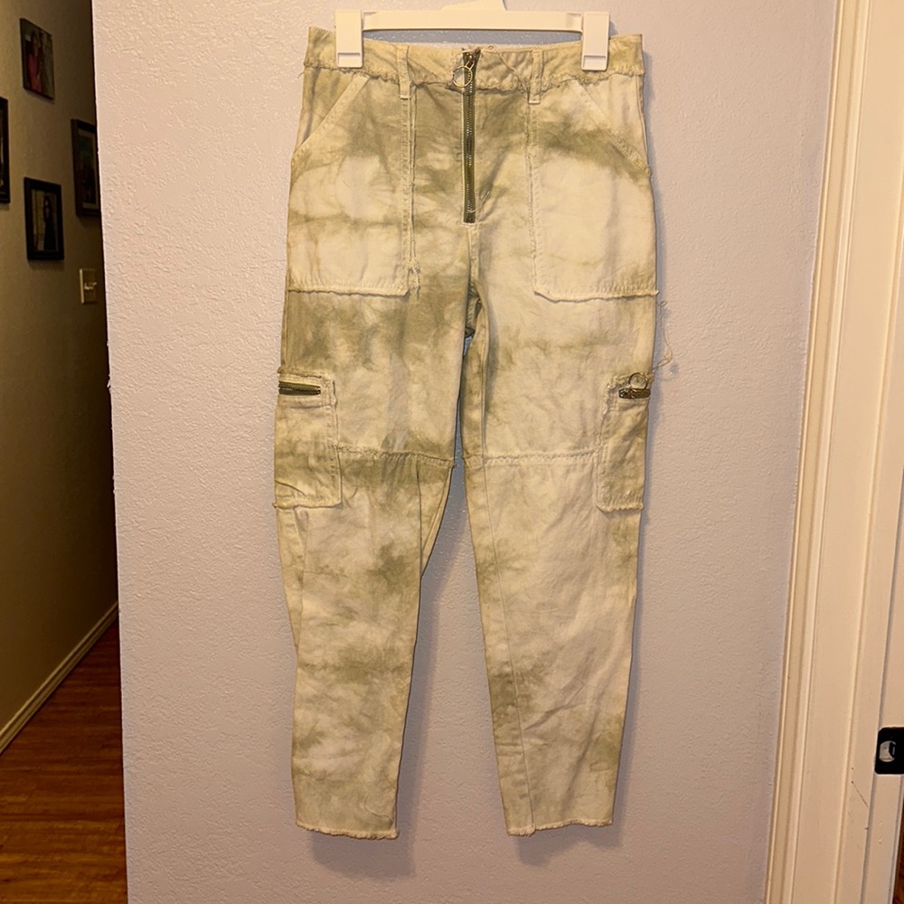 FOREVER 21- MEDIUM; Cargo Pants; Stylish, Trendy; Baggy; Casual